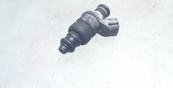 Volkswagen PASSAT B6 Fuel injector 06A906031BT