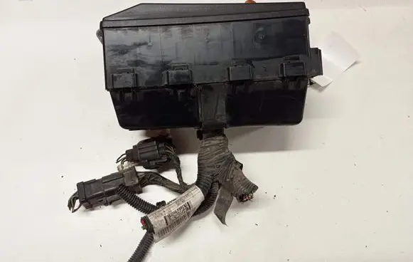 Ford Focus Fuse module 518276100 2M5T14A076AB