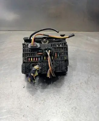 Peugeot 407 Fuse module 9656086180 BSML0200 147986711