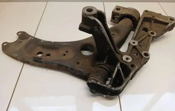 Volkswagen Golf VI Front lower control arm/wishbone