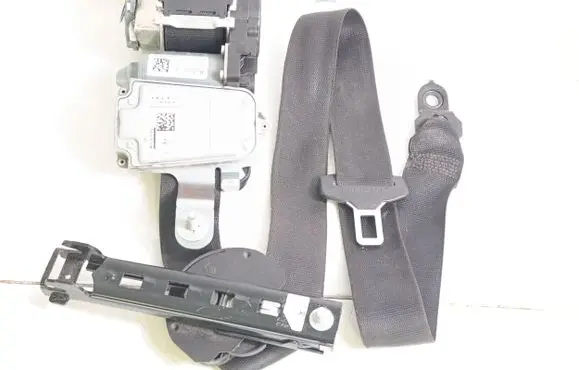 Mercedes-Benz E W212 Front seatbelt A2128607585