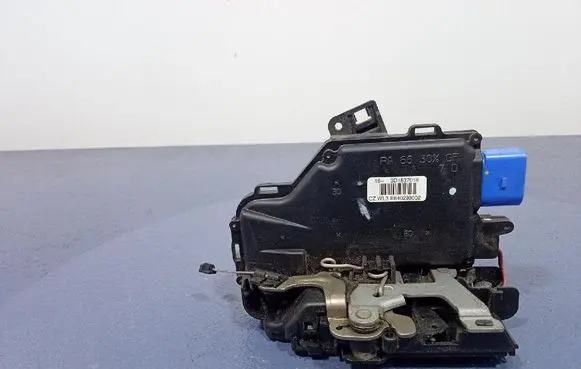Volkswagen Phaeton Front door lock 3D1837016