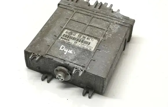 Volkswagen Golf III Engine control unit/module 028906021FJ 0281001560
