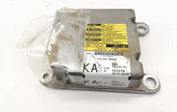 Toyota Avensis T270 Airbag control unit/module 8917005250