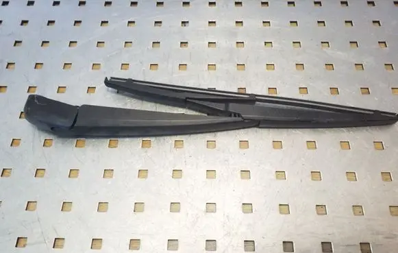 Suzuki Grand Vitara II Rear wiper blade arm