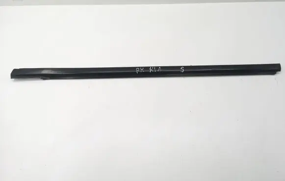 KIA Sorento Front door glass trim molding 