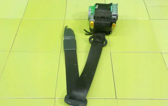 Audi A4 S4 B8 8K Front seatbelt 8K1857705J XP188