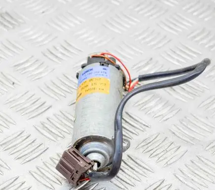 Mercedes-Benz S W220 Seat adjustment motor 0130002479 2208201542