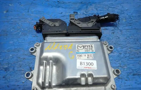 Mazda 5 Engine control unit/module ECU PYEA18881 E6T40671H