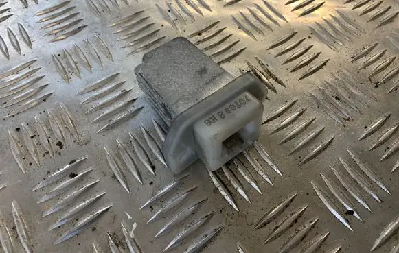 Nissan Qashqai Heater blower motor/fan resistor 70T03