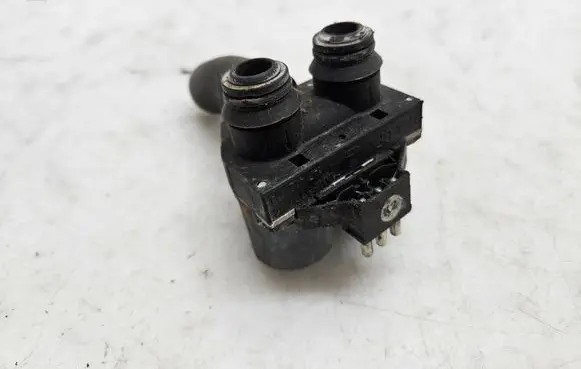 Mercedes-Benz E W210 Coolant heater control valve 0018307784 1147412114