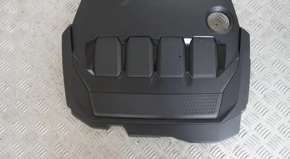 Volkswagen Tiguan Engine cover (trim) 05L103925E