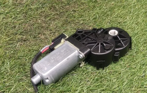 Volkswagen PASSAT CC Seat adjustment motor 0390203470 4464368