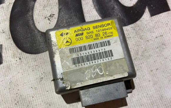 Mercedes-Benz C W202 Airbag control unit/module 0008208026 A0008208026