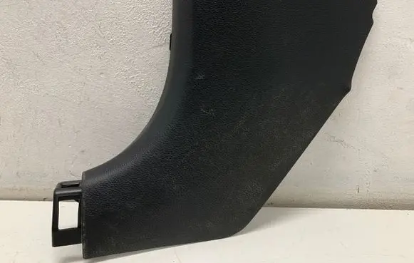 Foot area side trim