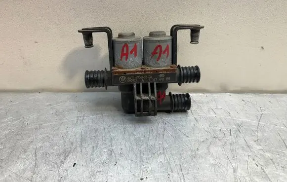 BMW 5 E60 E61 Coolant heater control valve 6906652