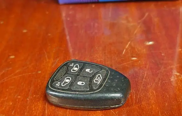 Chrysler Voyager Ignition key/card 04727353AC