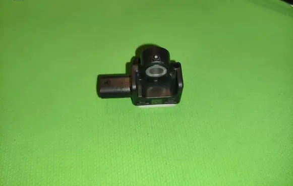 Tesla Model X Airbag deployment crash/impact sensor 106005800A