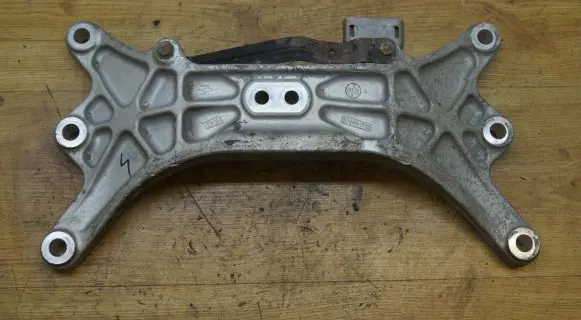 Maserati Quattroporte Gearbox mounting bracket 670001738