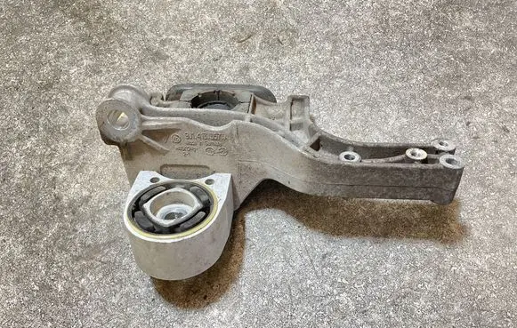 Audi e-tron Sway bar bush bracket, front 9J1413357A