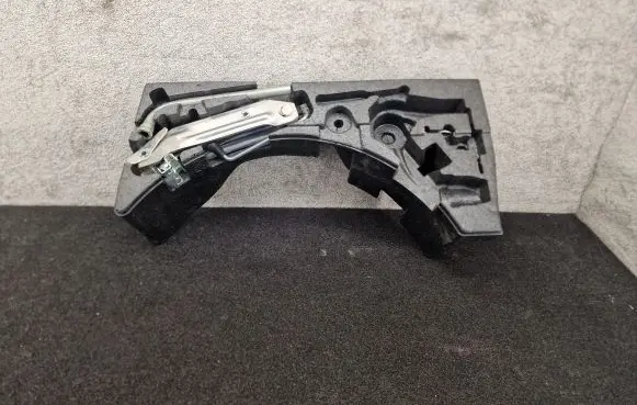 Volkswagen PASSAT B7 Tool set 3C0012115B