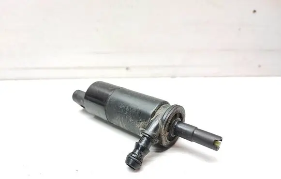 BMW 5 E60 E61 Headlight washer pump 6973097 67126973097