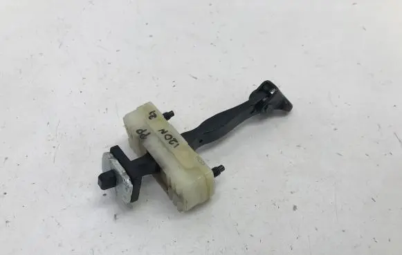 Hyundai i20 (BC3 BI3) Front door check strap stopper
