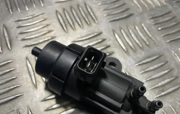Ford Focus Turbo solenoid valve 98AB9E882 20300
