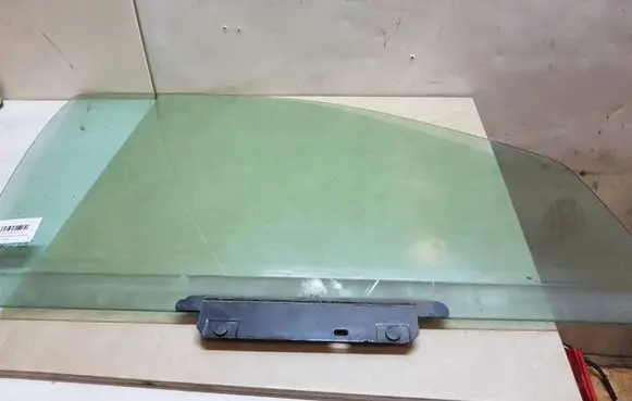 Jeep Grand Cherokee (WJ) Front door window glass four-door