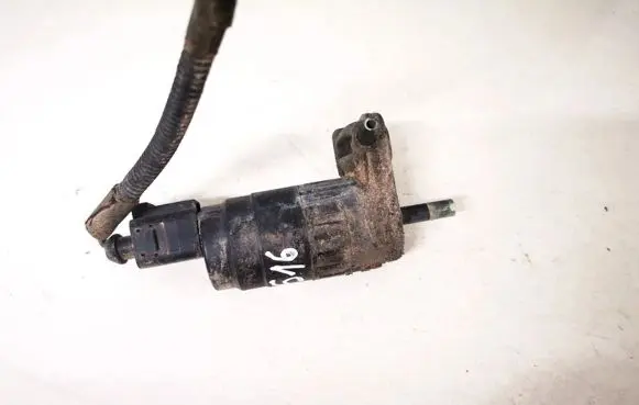 Volkswagen Golf Plus Windscreen/windshield washer pump 1t0955651a