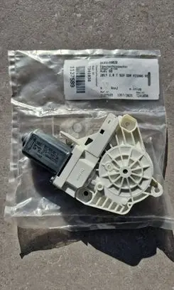 Audi Q3 F3 Front door window regulator motor 8K0959802B 13573025 1137589