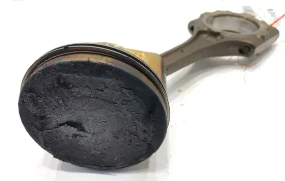 Lexus CT 200H Piston with connecting rod 