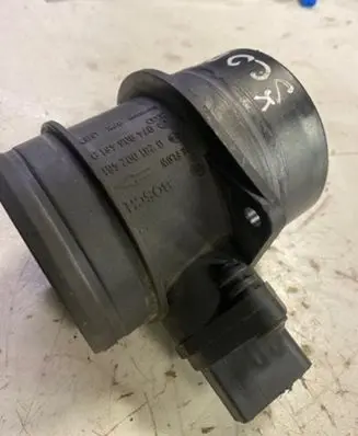 Skoda Octavia Mk1 (1U) Mass air flow meter 0281002461 0749064B1B