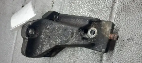 Volvo S80 Engine mounting bracket