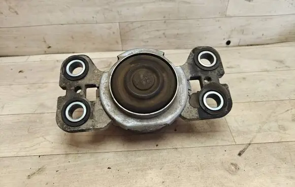 Volvo V70 Engine mount bracket 5G927M121NF1