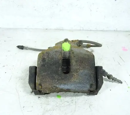 Volkswagen Jetta VI Front brake caliper