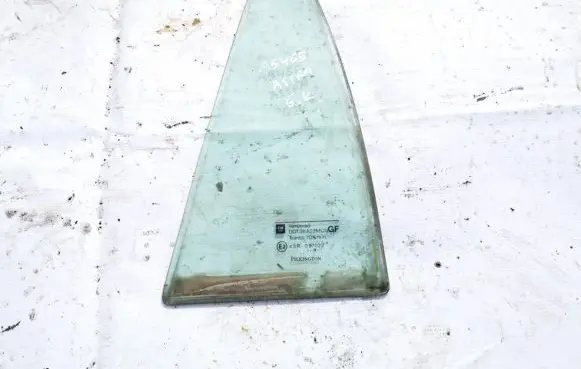 Rear vent window glass