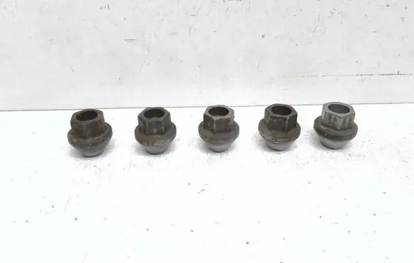 Volvo V40 Nuts/bolts 