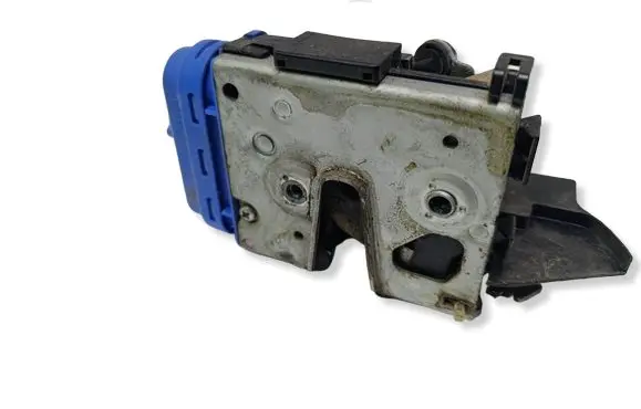 Audi A6 S6 C4 4A Rear door lock 8D0839016A