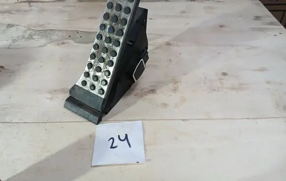Mercedes-Benz CLS C218 AMG Accelerator throttle pedal A2043000204