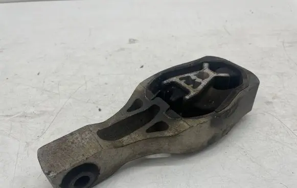 Peugeot 3008 II Engine mount bracket 9811786680