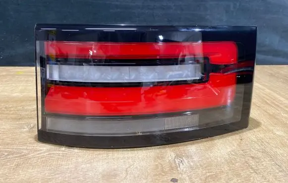 Land Rover Discovery 5 Tailgate rear/tail lights HY3213193BE