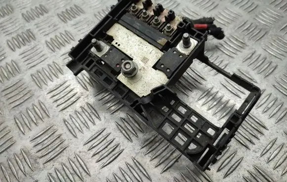 Opel Insignia A Fuse module 13285114