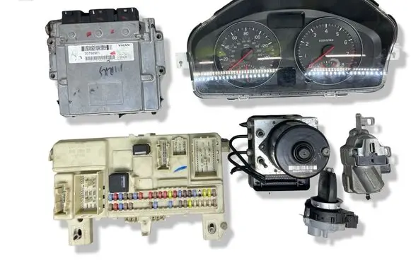 Volvo S40 Engine ECU kit and lock set 30788961 31254778 30794728