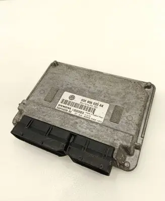 Volkswagen Polo Engine control unit/module 03E906033AK 3PG7003 5WP442363
