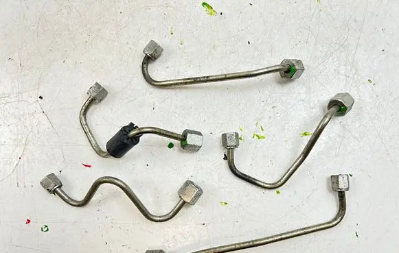 Opel Zafira C Fuel injector supply line/pipe 55573470