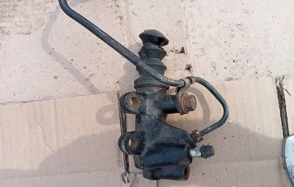 Toyota Avensis T250 Clutch slave cylinder 000