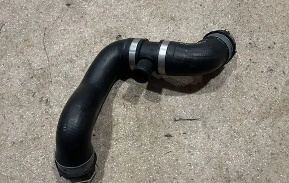 Mercedes-Benz E AMG W213 Engine coolant pipe/hose A2135007100
