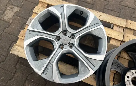 Audi A1 R18 alloy rim 8X0071498EE
