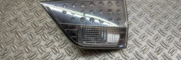 Tailgate rear/tail lights